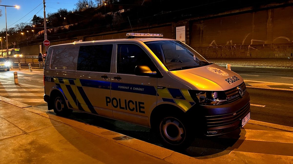 Policisté nalezli ve Vltavě v Praze mrtvého muže